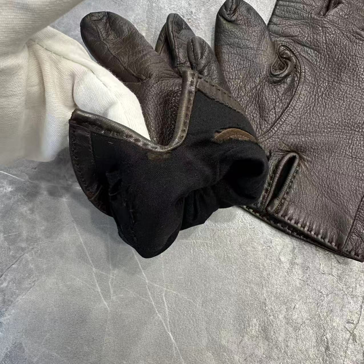 Hermès Kelly Buckle Leather Gloves (Pre-owned)