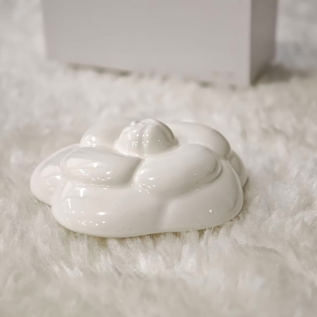 CHANEL Camellia Ceramic Aroma Stone (Pre-Owned)