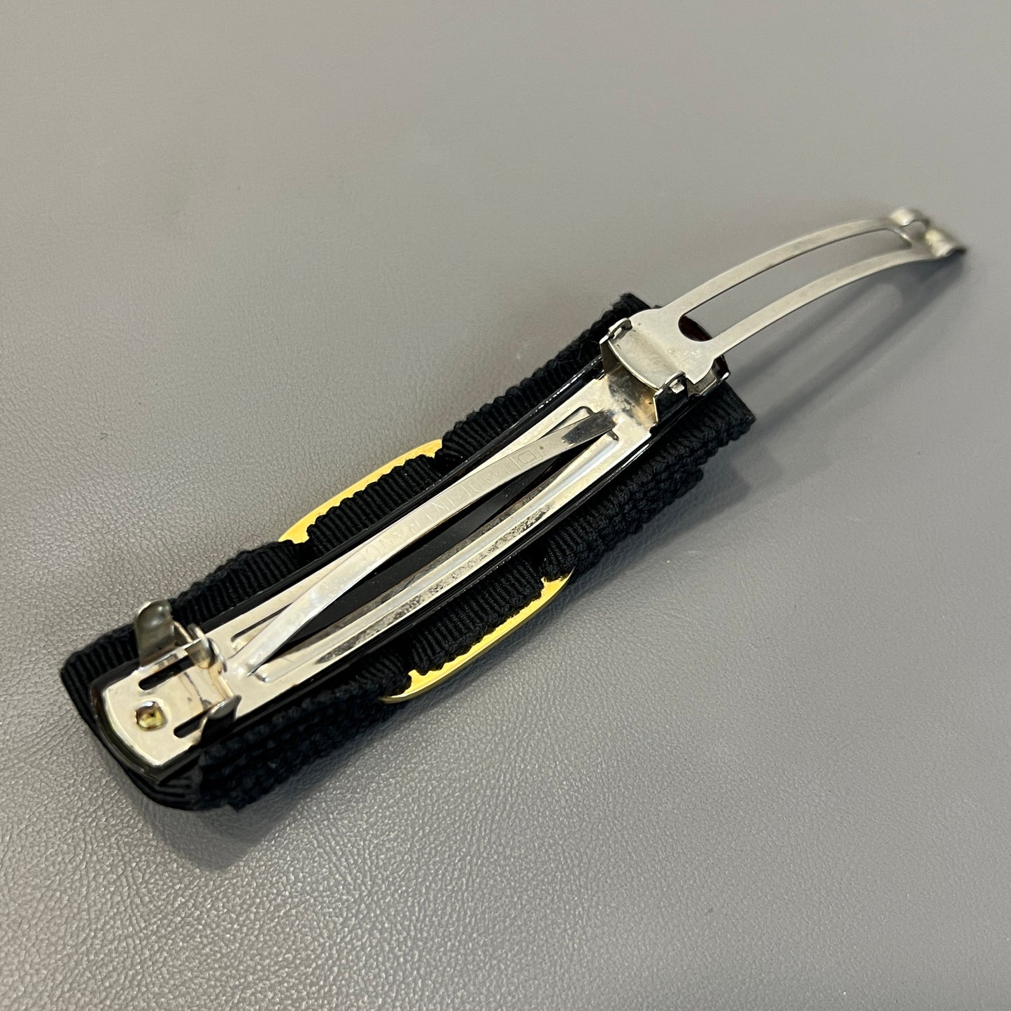 Ferragamo Vara Ribbon Hair Clip (Pre-Owned)