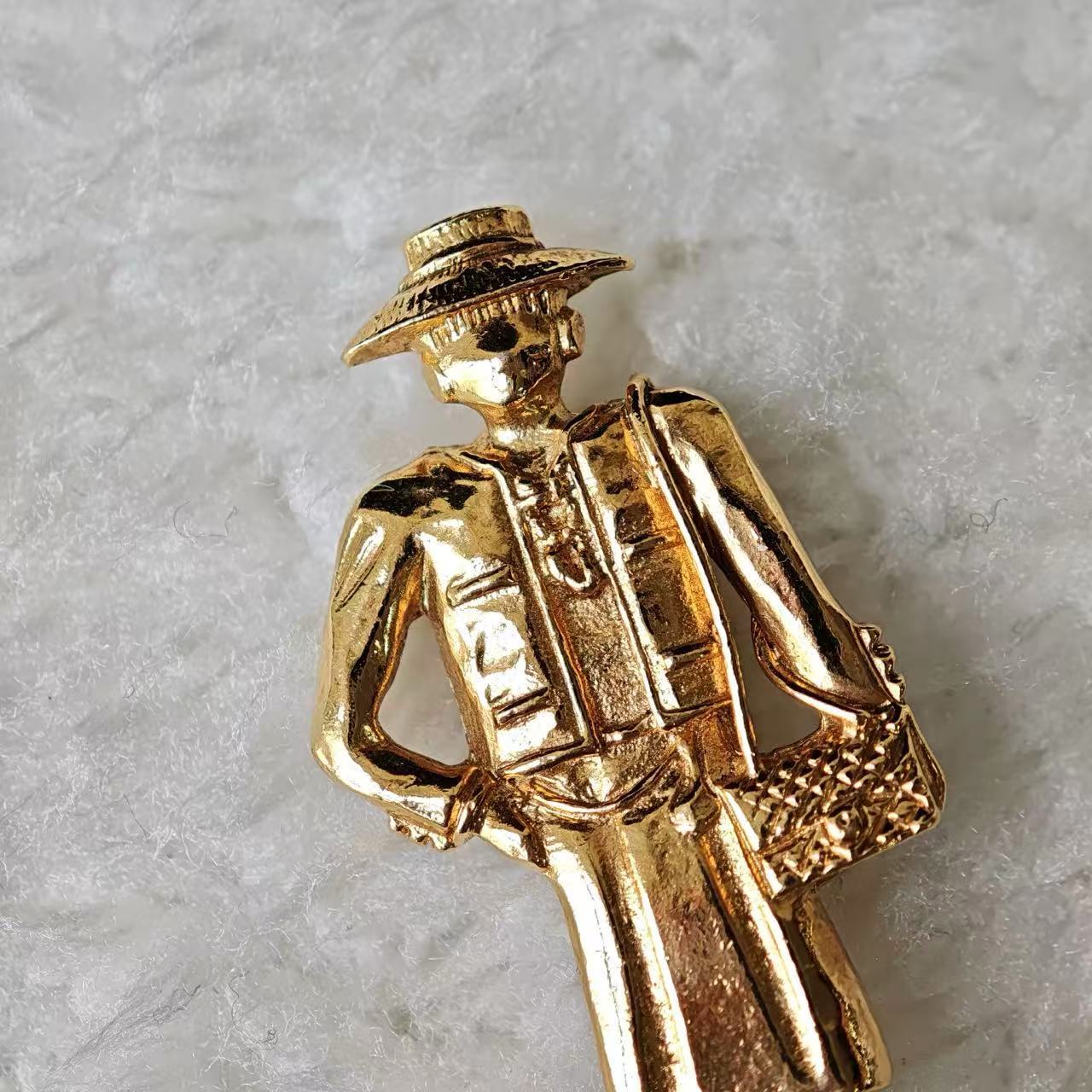 CHANEL Vintage Gabrielle Figure Brooch (Pre-Owned)