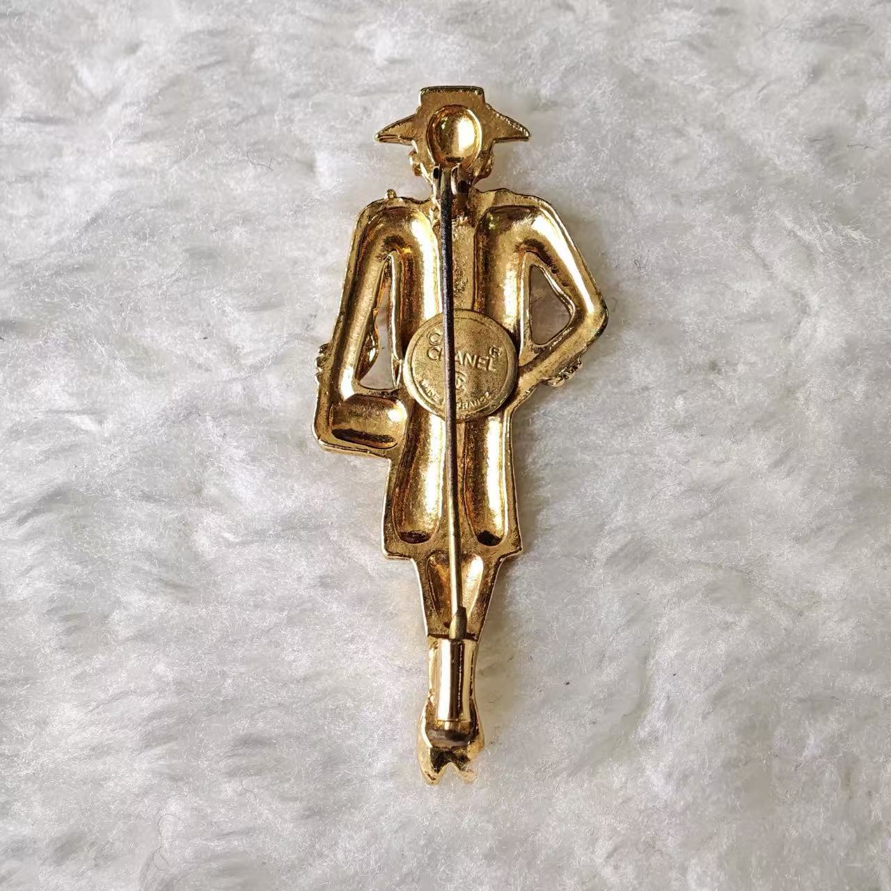 CHANEL Vintage Gabrielle Figure Brooch (Pre-Owned)