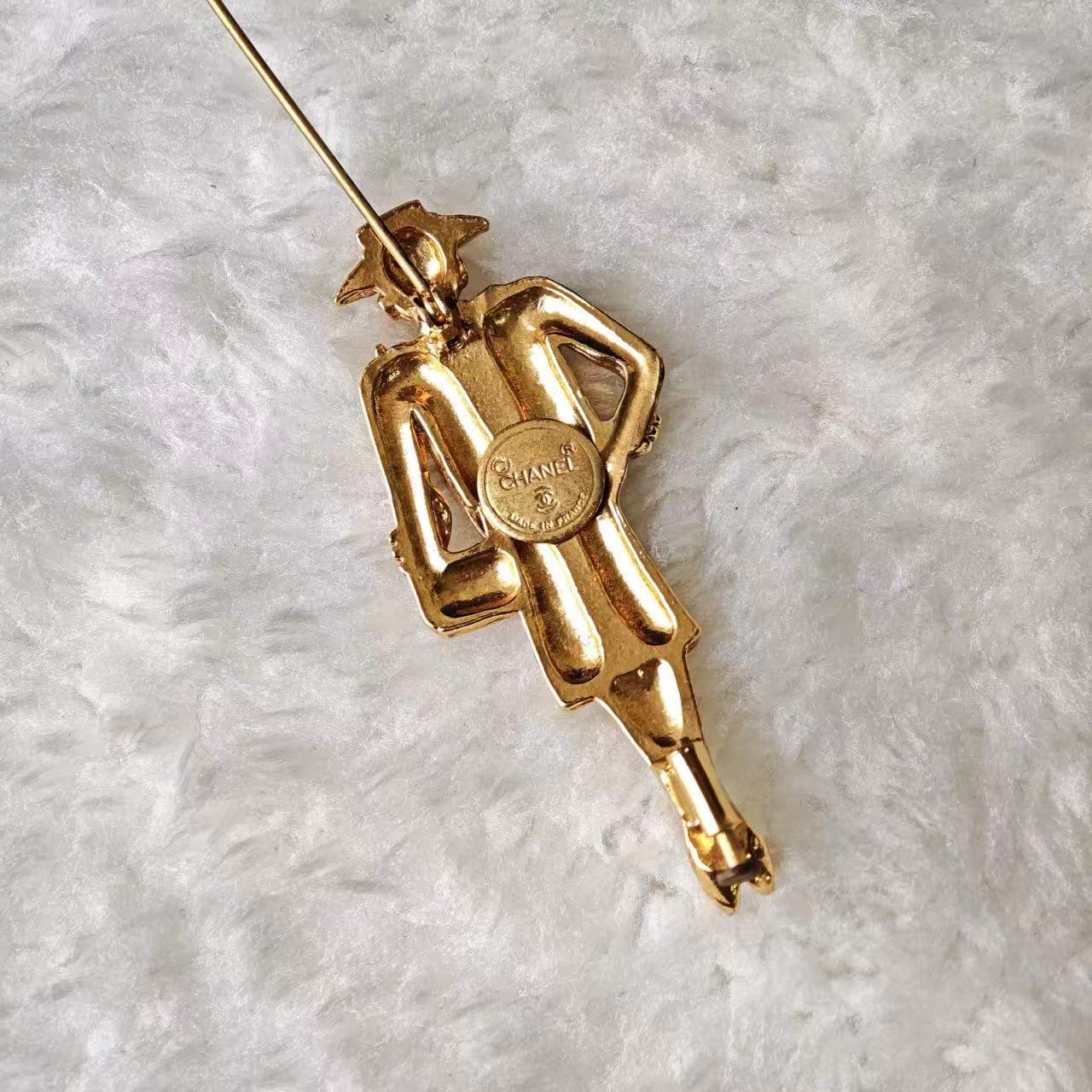 CHANEL Vintage Gabrielle Figure Brooch (Pre-Owned)