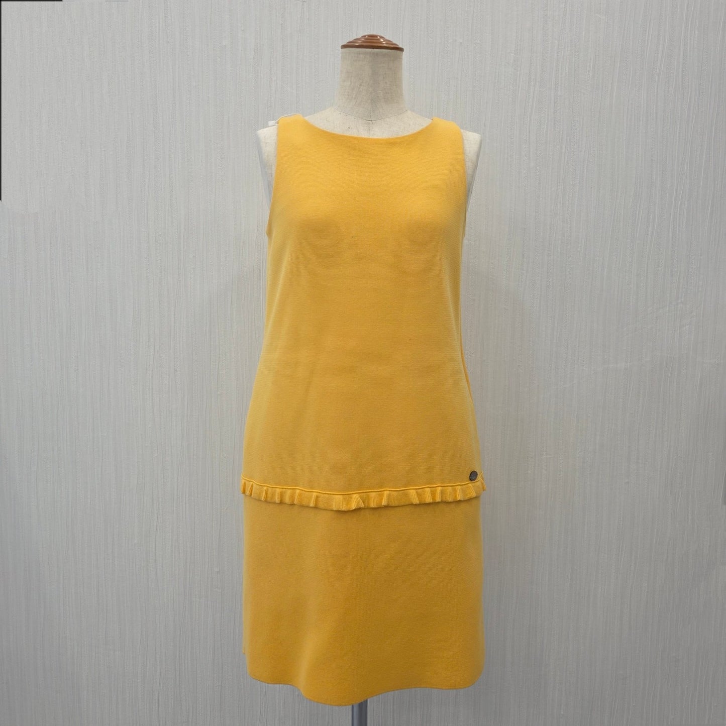 FOXEY Sleeveless Knit Top & Skirt Set (Pre-Owned)