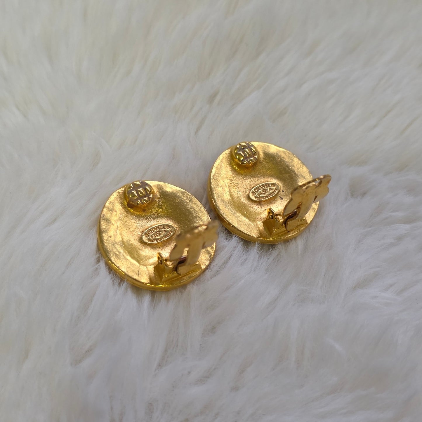 Chanel Vintage CC Textured Round Clip-On Earrings (Pre-Owned)