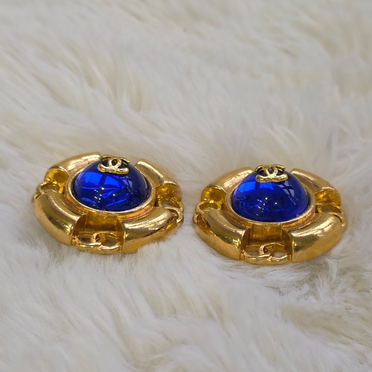 Chanel Vintage Gold-Tone Textured CC Round Clip-On Earrings (Pre-Owned)