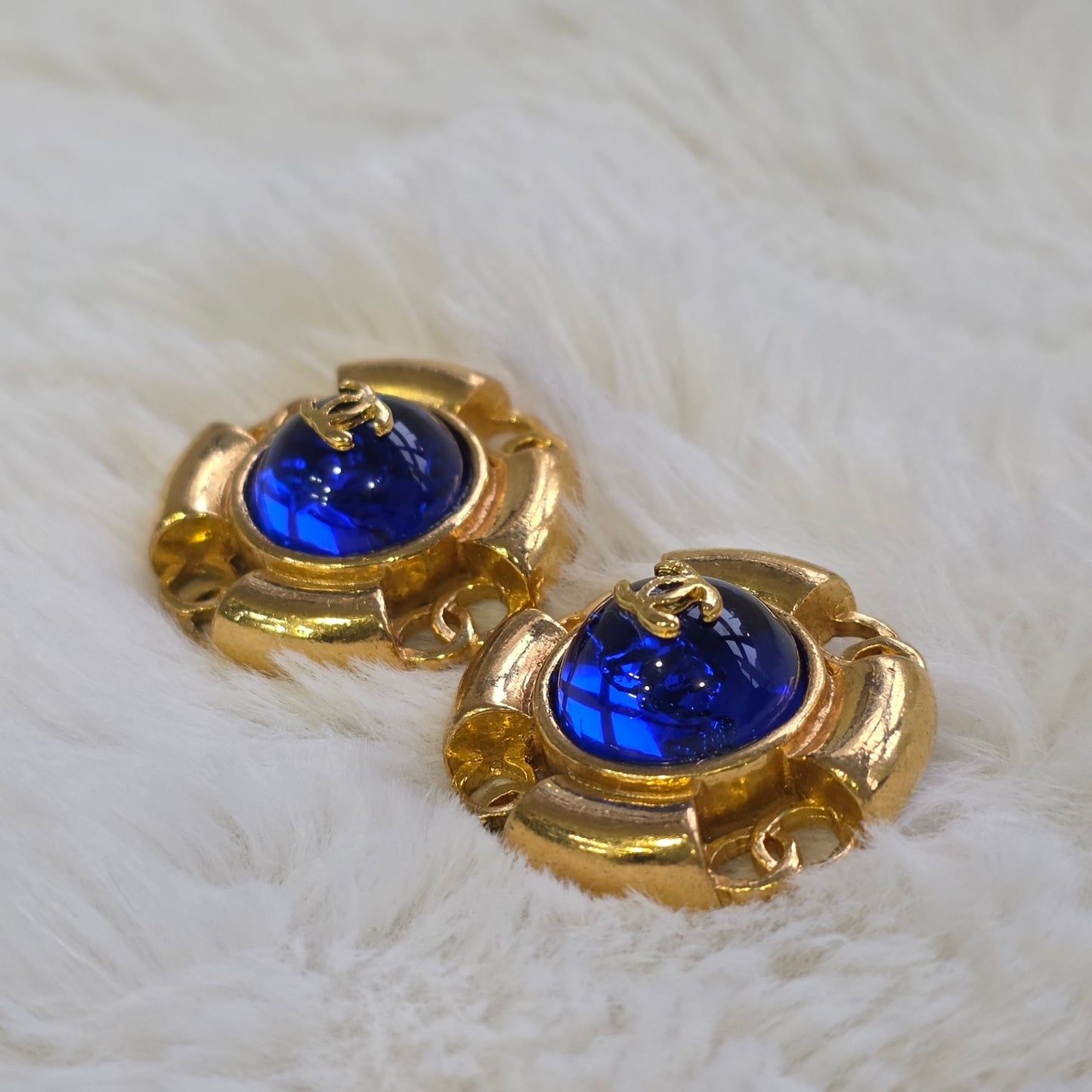 Chanel Vintage Gold-Tone Textured CC Round Clip-On Earrings (Pre-Owned)