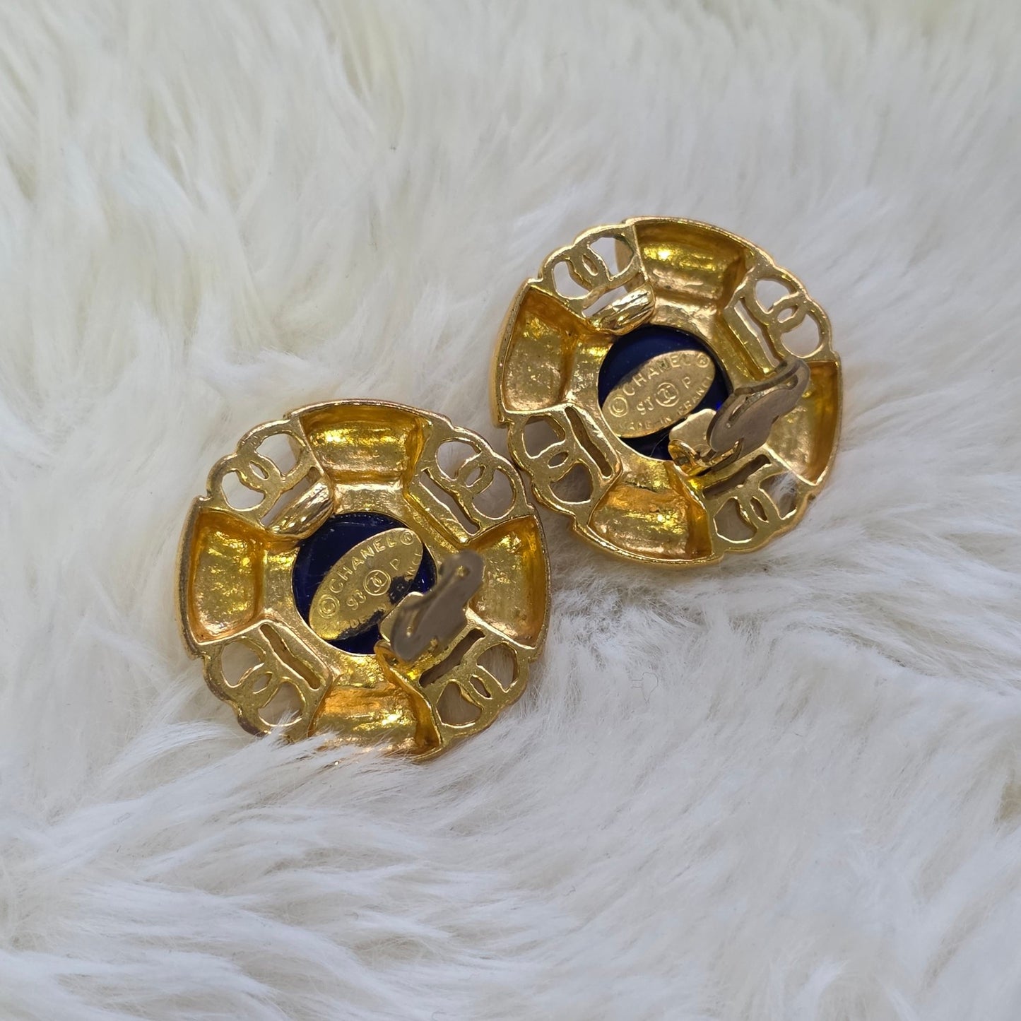 Chanel Vintage Gold-Tone Textured CC Round Clip-On Earrings (Pre-Owned)