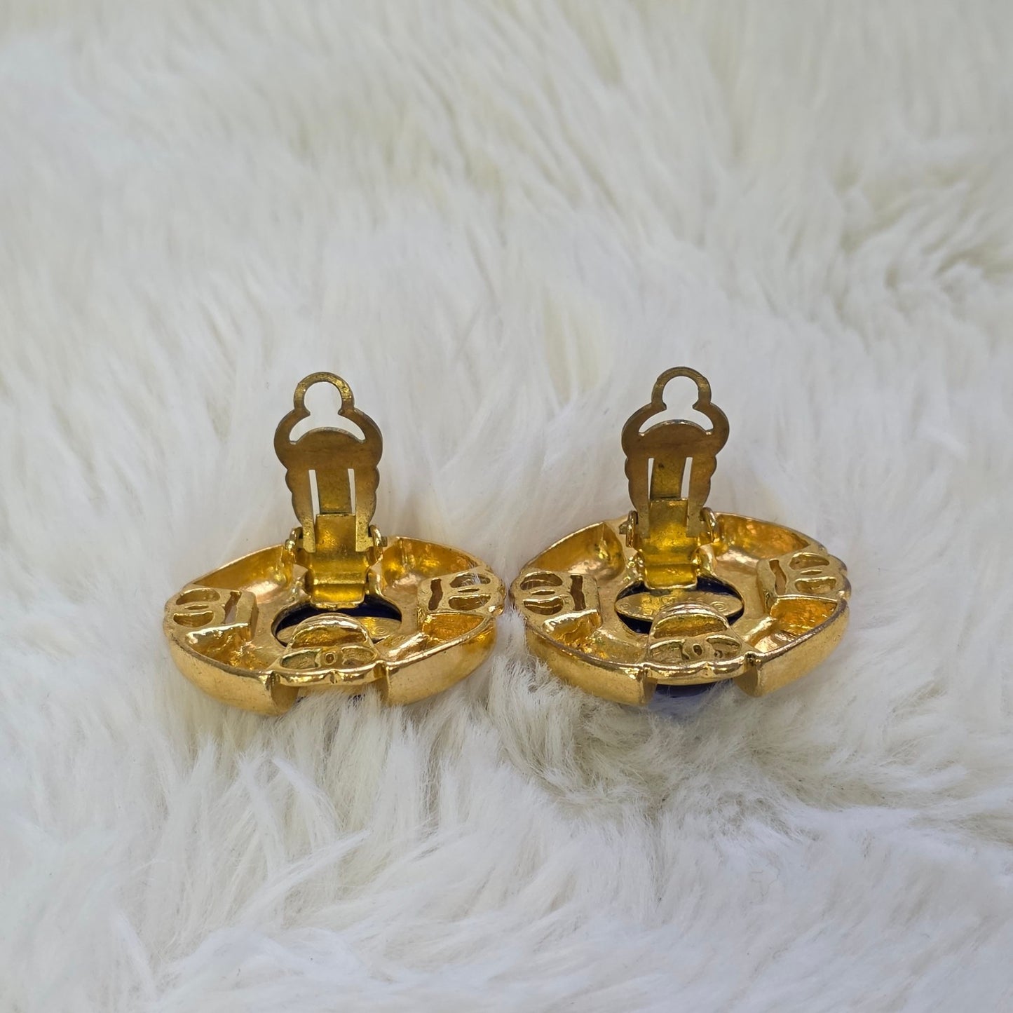 Chanel Vintage Gold-Tone Textured CC Round Clip-On Earrings (Pre-Owned)