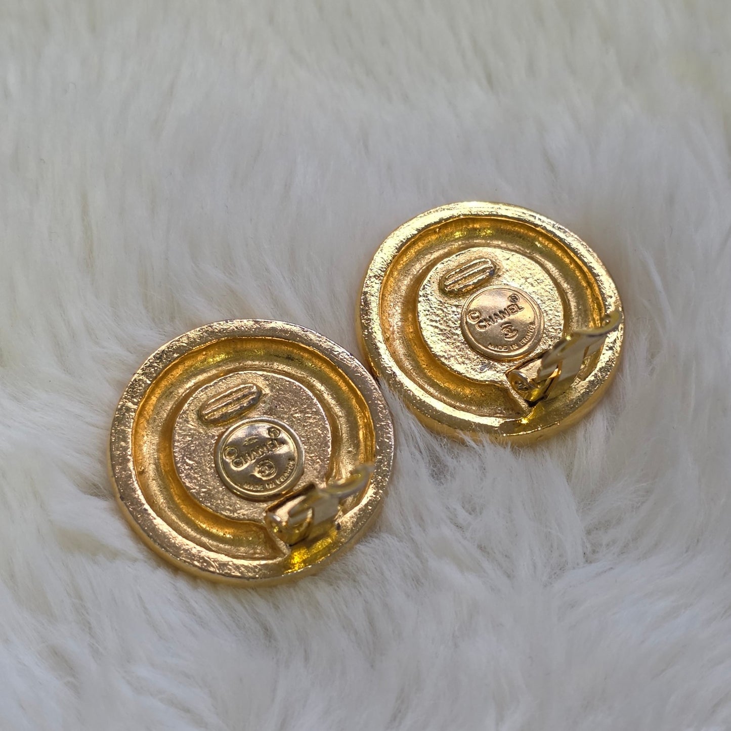 Chanel Vintage CC Logo Red Gripoix Cabochon Round Clip-On Earrings (Pre-Owned)