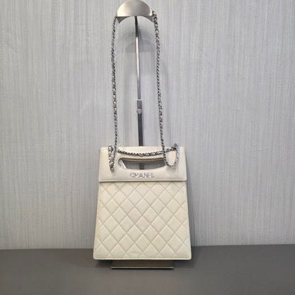 Chanel Quilted Leather Chain Shopping Bag White (Pre-Owned)