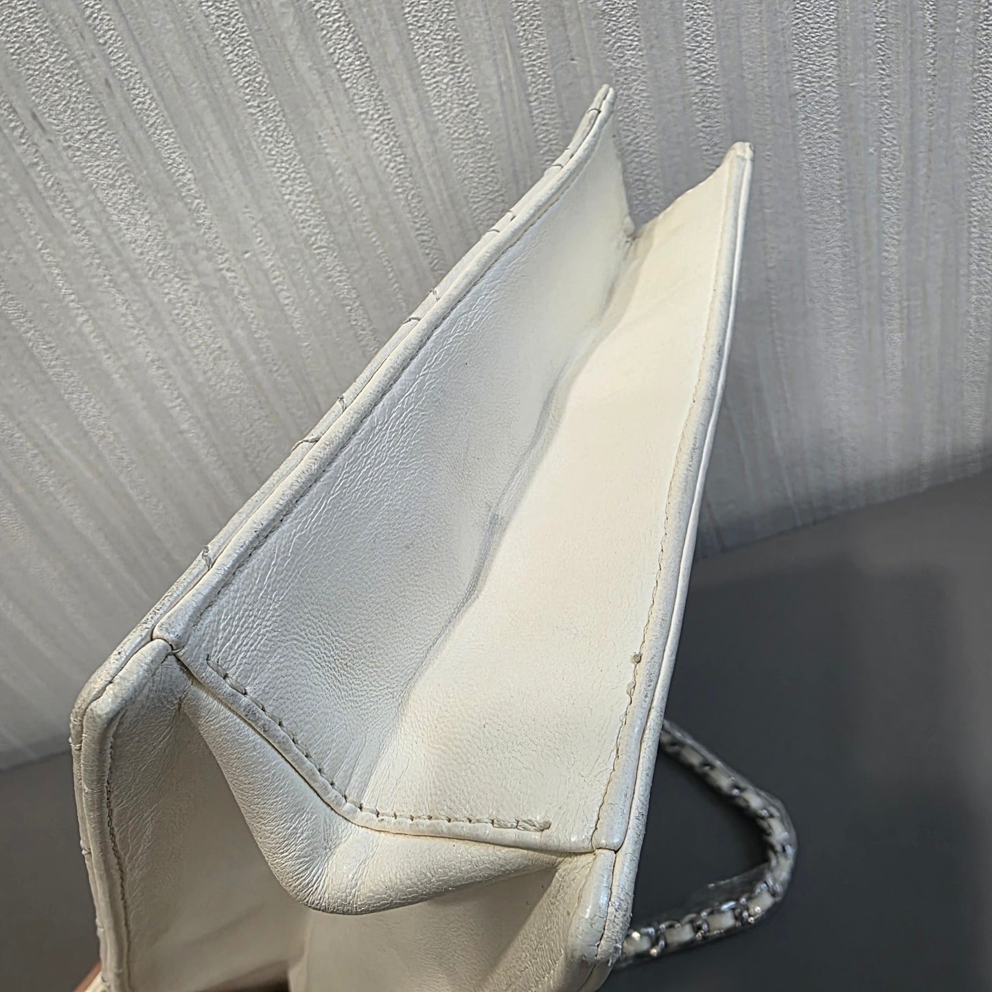 Chanel Quilted Leather Chain Shopping Bag White (Pre-Owned)