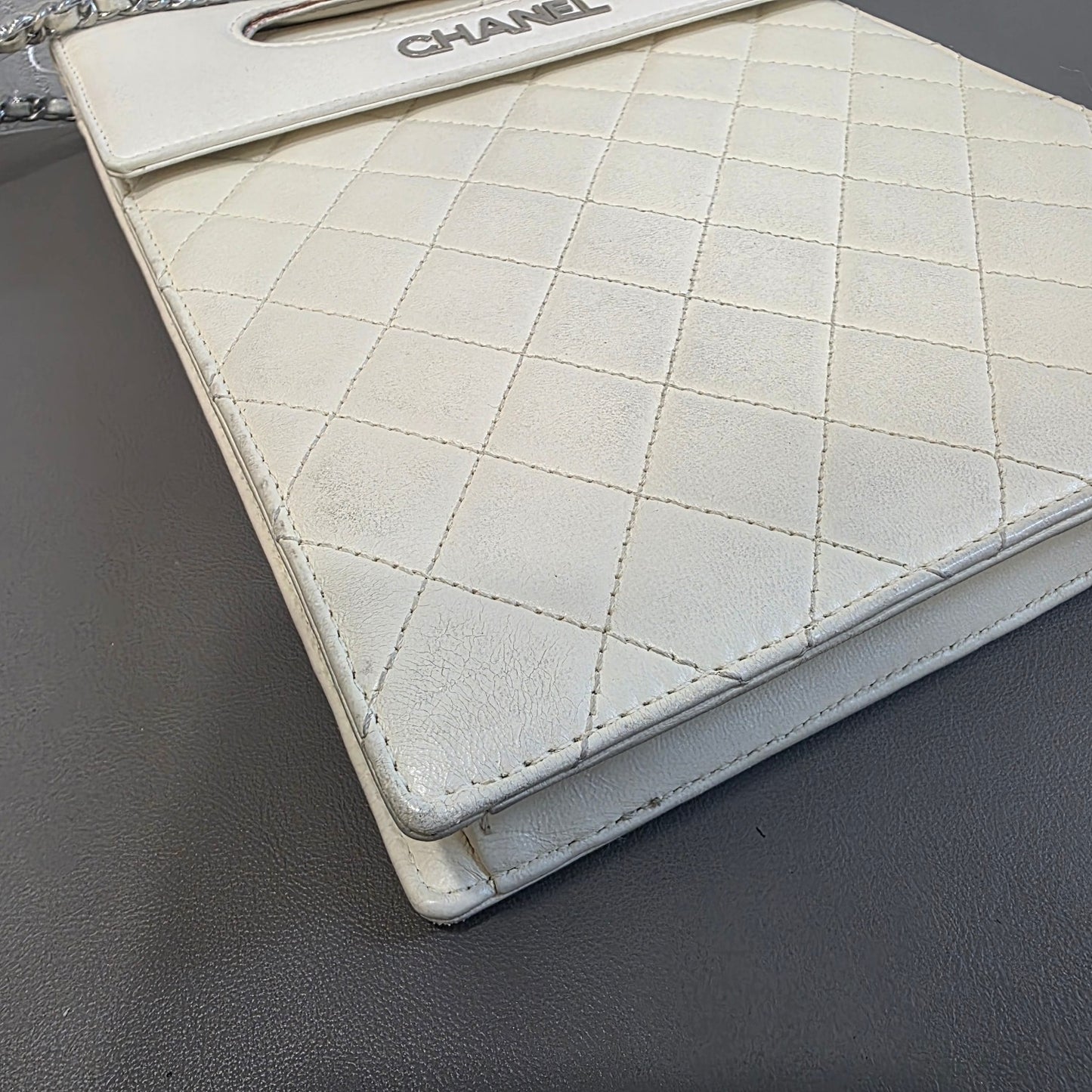 Chanel Quilted Leather Chain Shopping Bag White (Pre-Owned)