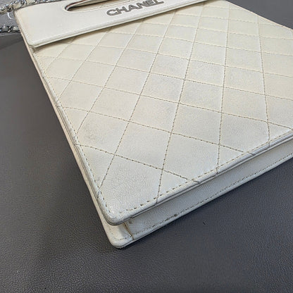 Chanel Quilted Leather Chain Shopping Bag White (Pre-Owned)