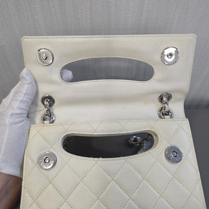 Chanel Quilted Leather Chain Shopping Bag White (Pre-Owned)
