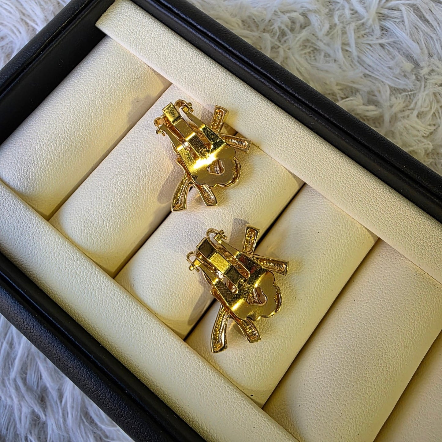 Yves Saint Laurent YSL Logo Heart Crystal Clip Earrings Gold (Pre-Owned)