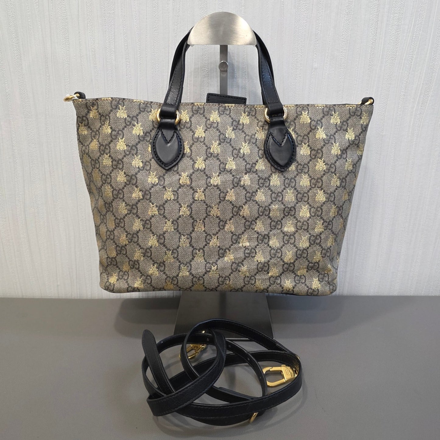 GUCCI GG Supreme Bee Print Tote Bag (Pre-Owned)