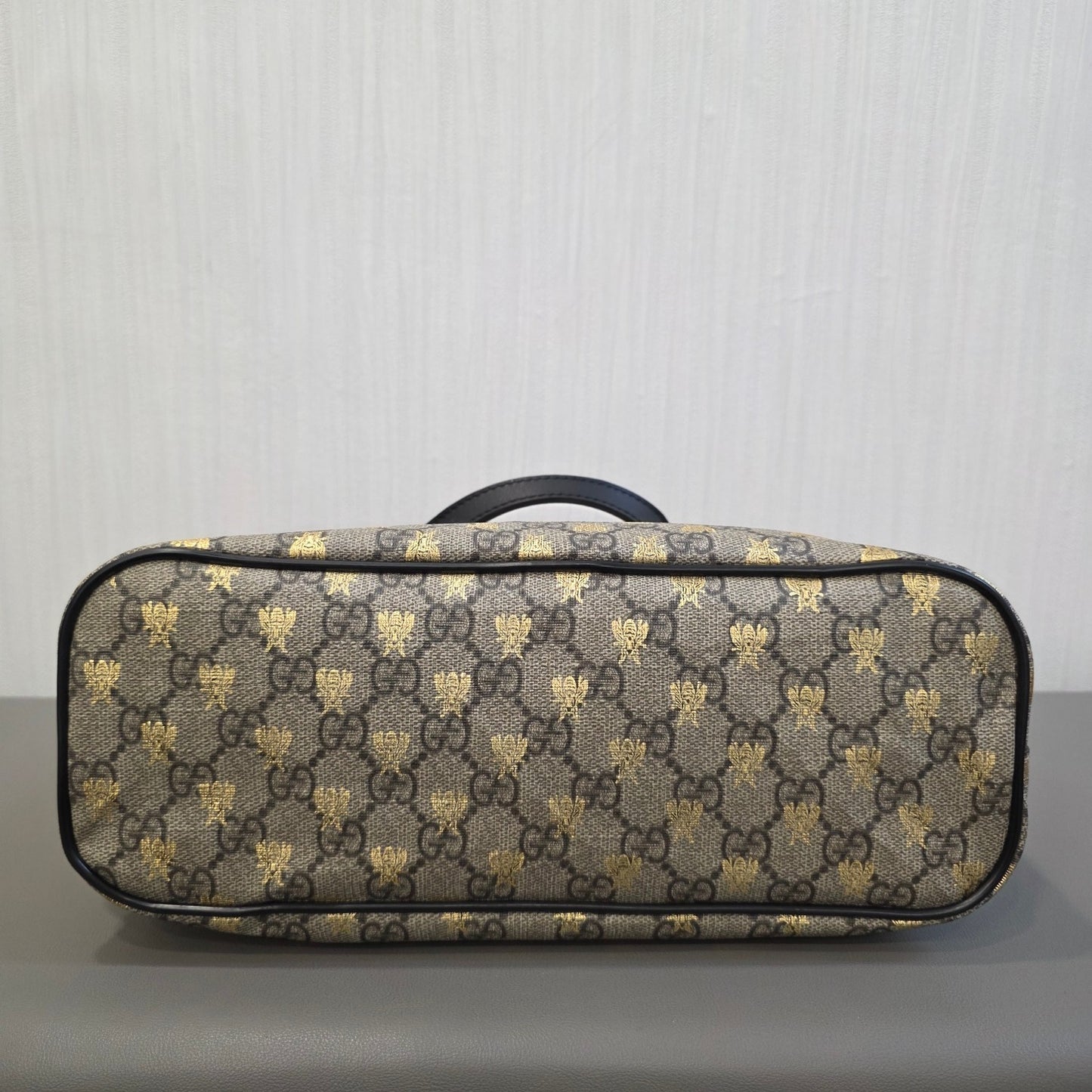 GUCCI GG Supreme Bee Print Tote Bag (Pre-Owned)
