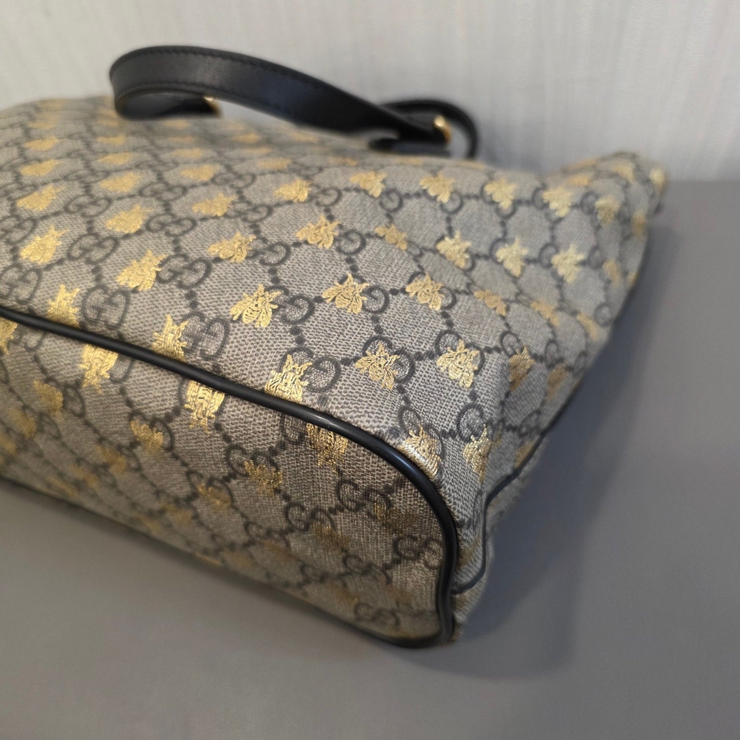 GUCCI GG Supreme Bee Print Tote Bag (Pre-Owned)