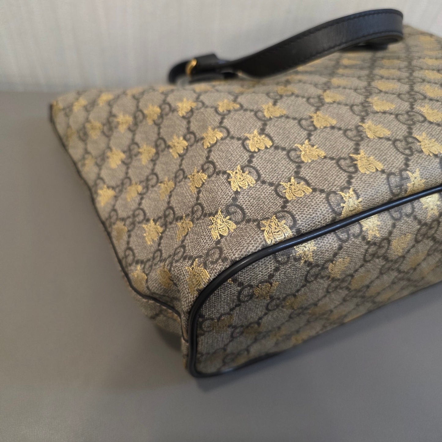 GUCCI GG Supreme Bee Print Tote Bag (Pre-Owned)