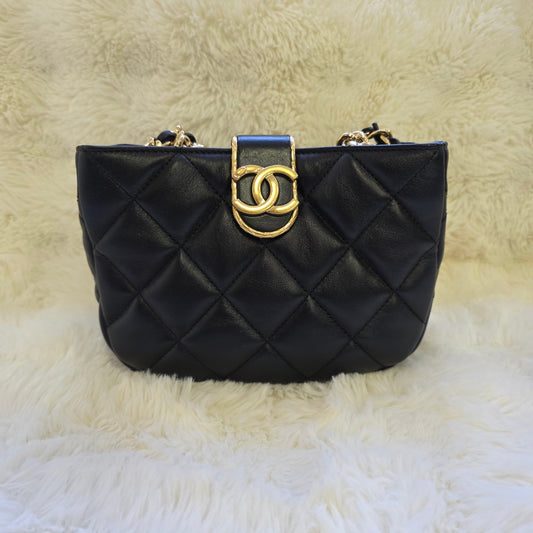 Chanel CC Turn-Lock Quilted Leather Chain Shoulder Bag (Pre-Owned)