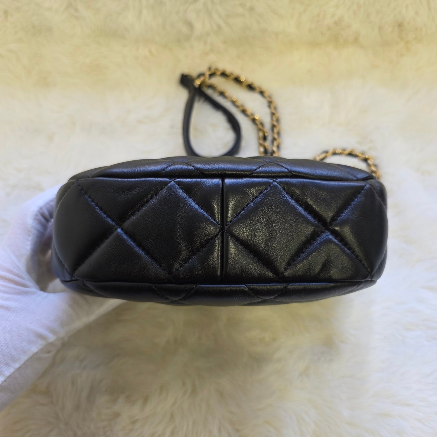 Chanel CC Turn-Lock Quilted Leather Chain Shoulder Bag (Pre-Owned)