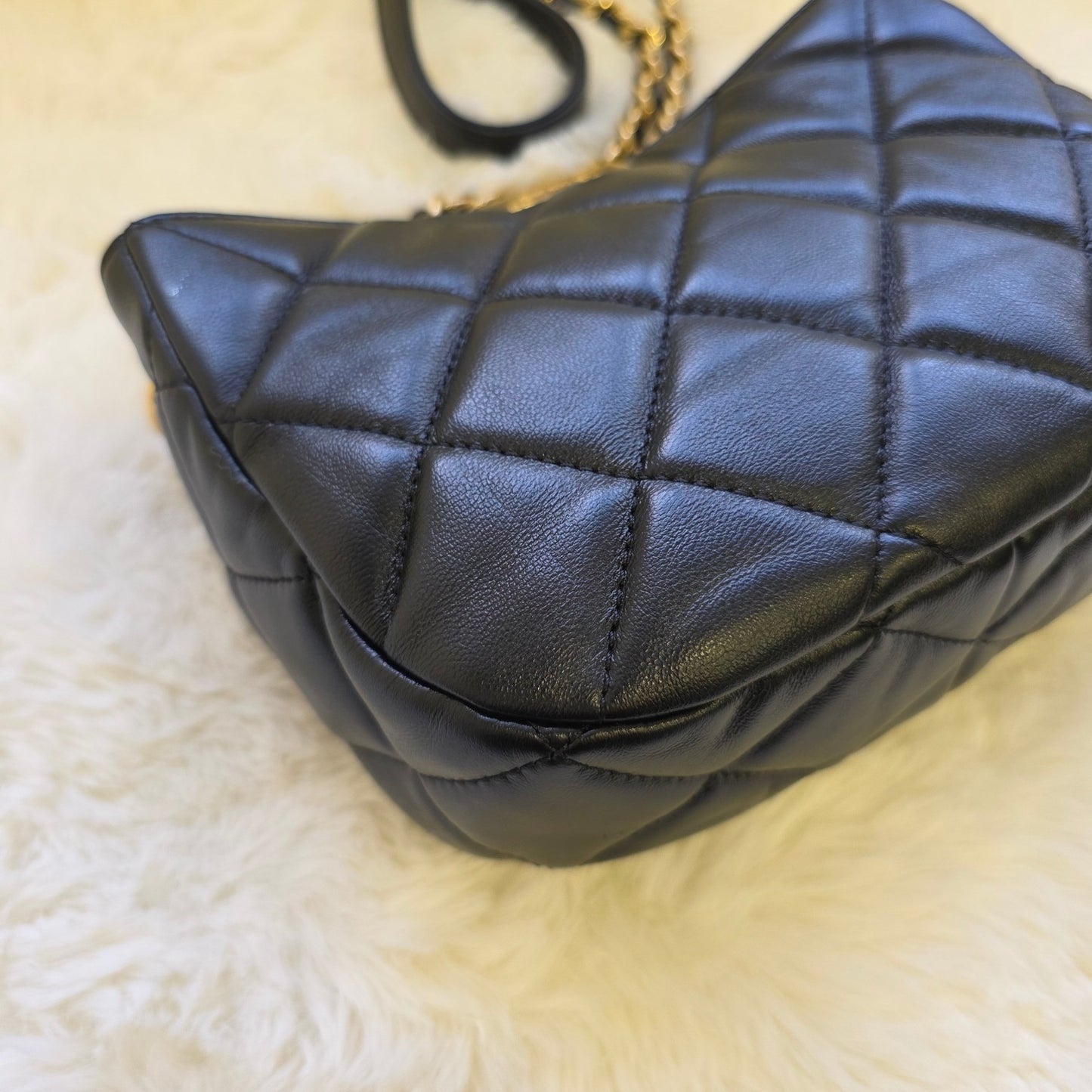 Chanel CC Turn-Lock Quilted Leather Chain Shoulder Bag (Pre-Owned)