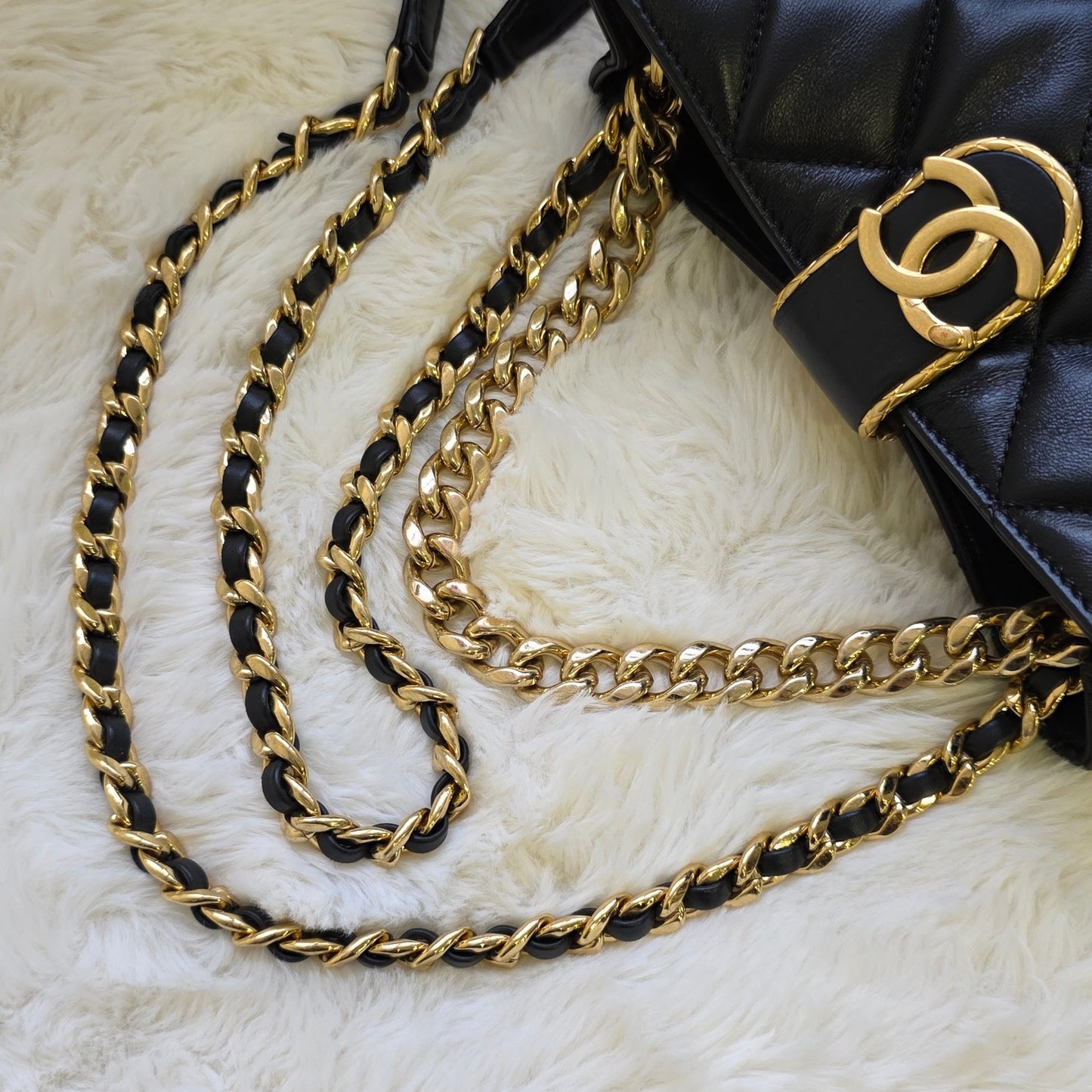 Chanel CC Turn-Lock Quilted Leather Chain Shoulder Bag (Pre-Owned)