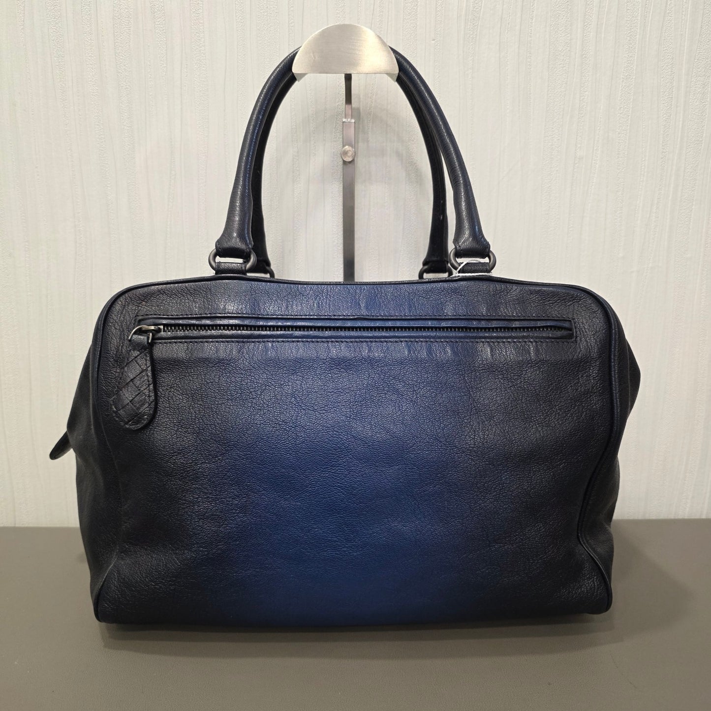 Bottega Veneta Intrecciato Detail Leather Boston Handbag Black (Pre-Owned)