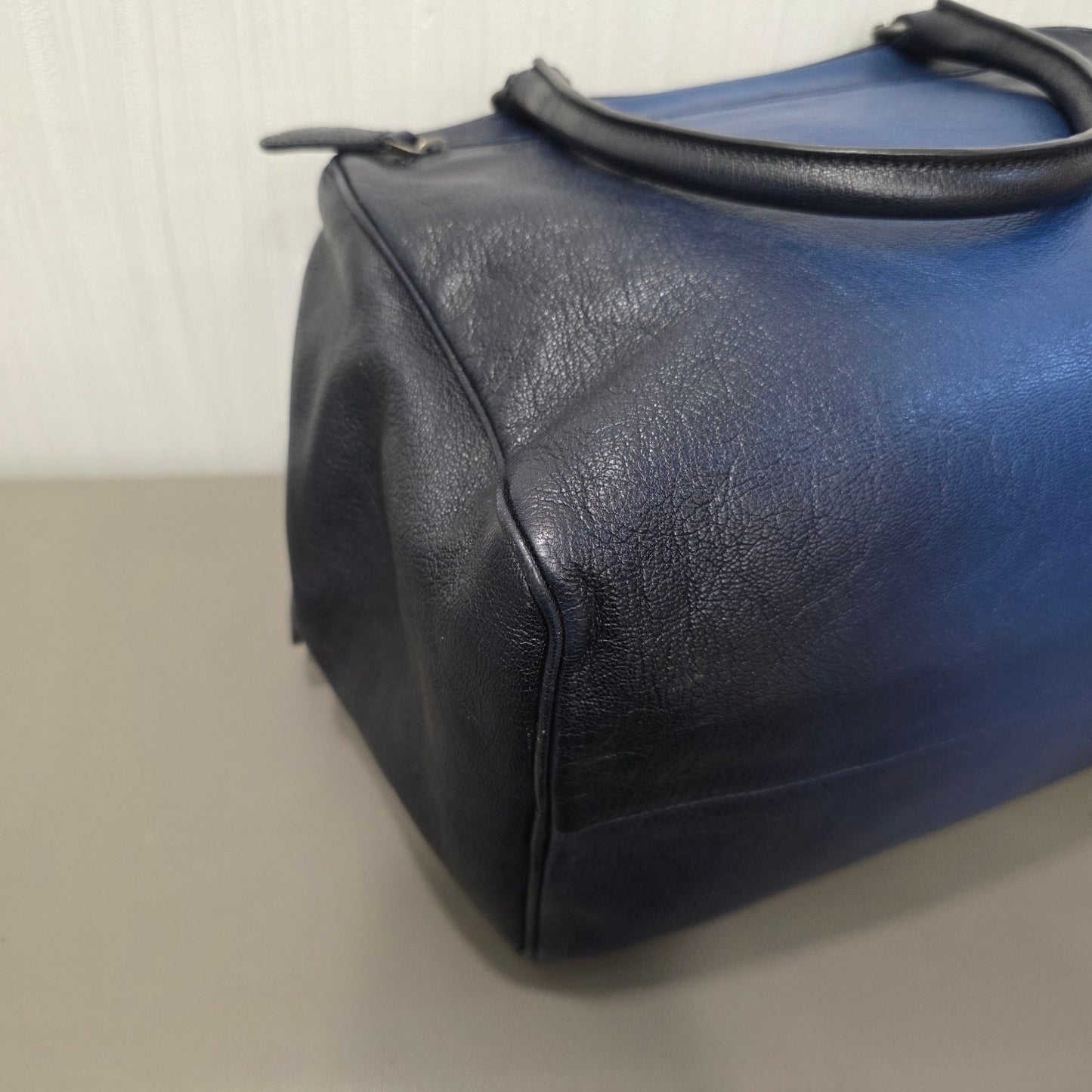 Bottega Veneta Intrecciato Detail Leather Boston Handbag Black (Pre-Owned)