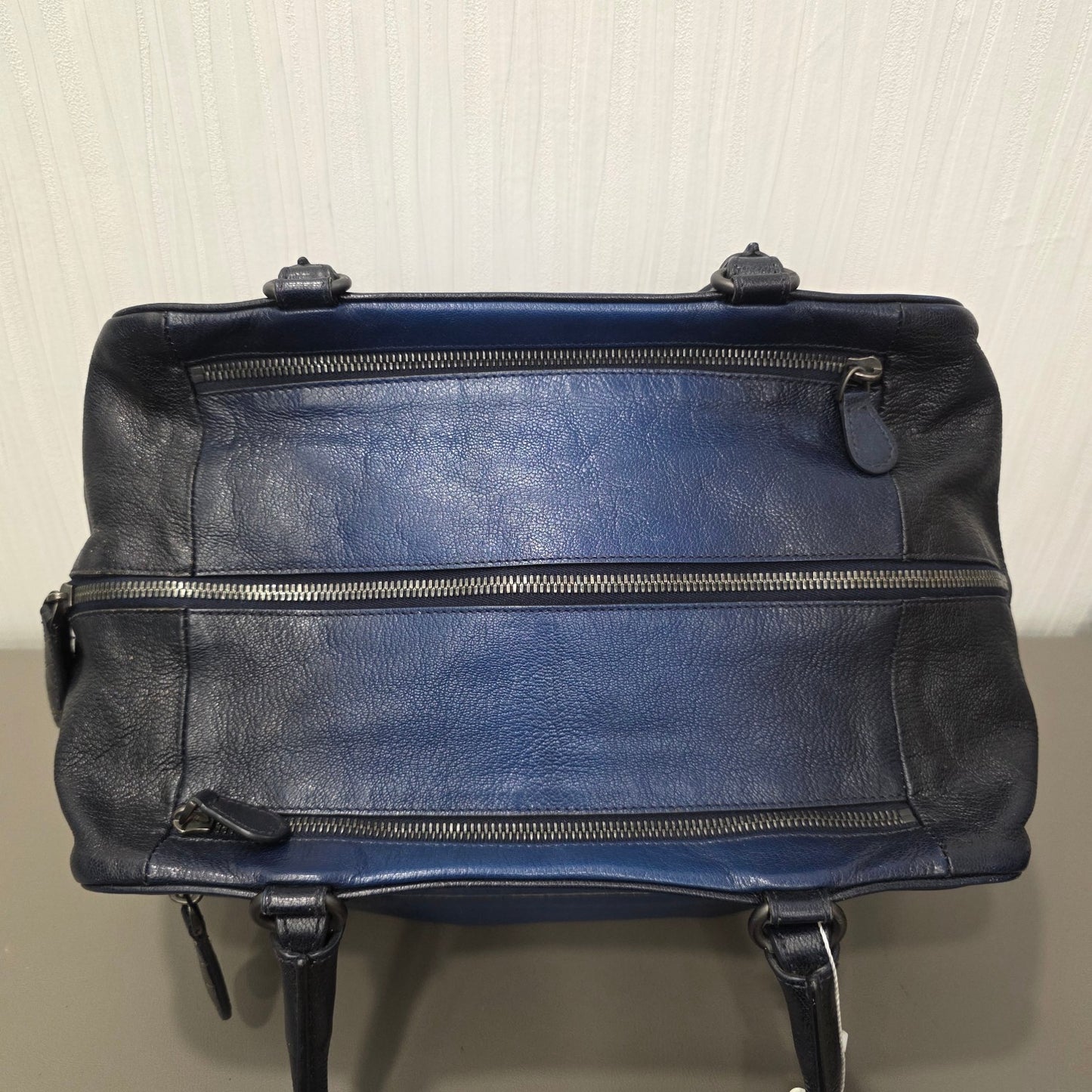 Bottega Veneta Intrecciato Detail Leather Boston Handbag Black (Pre-Owned)