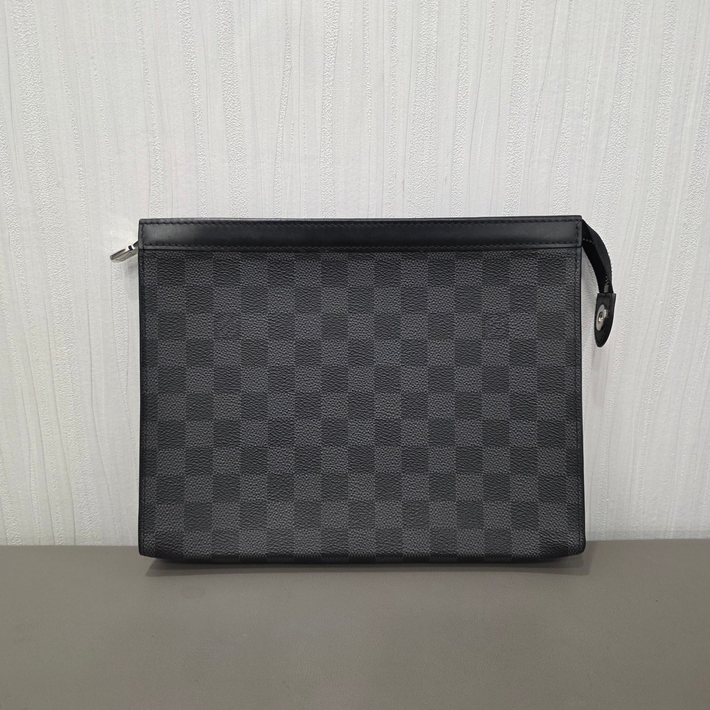 Louis Vuitton Damier Graphite Pochette Voyage MM Clutch (Pre-Owned)
