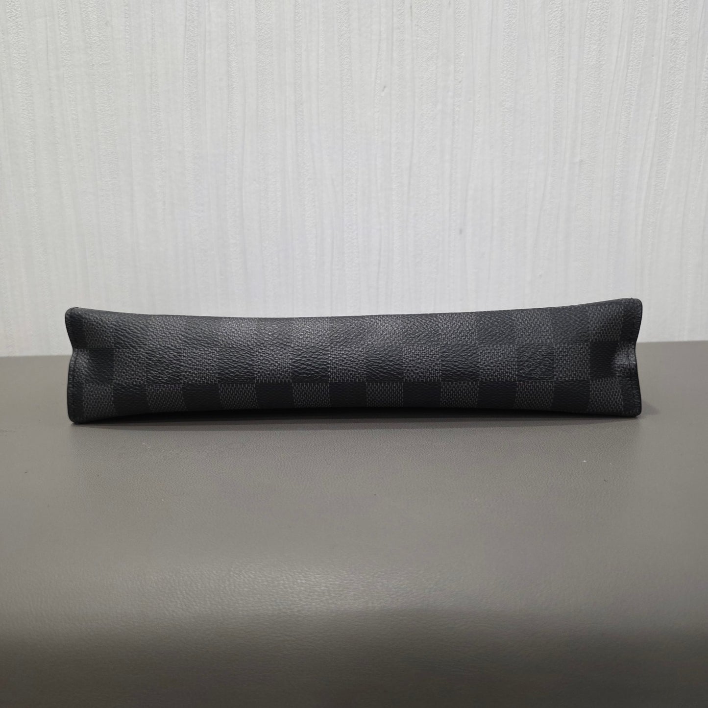 Louis Vuitton Damier Graphite Pochette Voyage MM Clutch (Pre-Owned)