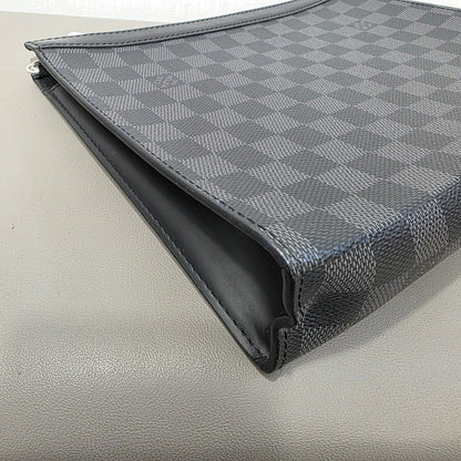 Louis Vuitton Damier Graphite Pochette Voyage MM Clutch (Pre-Owned)
