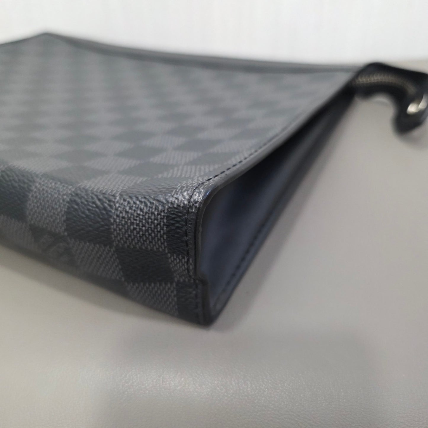 Louis Vuitton Damier Graphite Pochette Voyage MM Clutch (Pre-Owned)