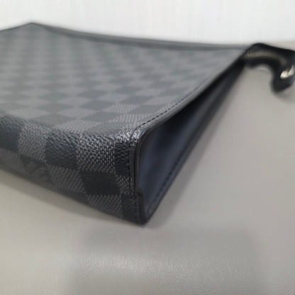 Louis Vuitton Damier Graphite Pochette Voyage MM Clutch (Pre-Owned)