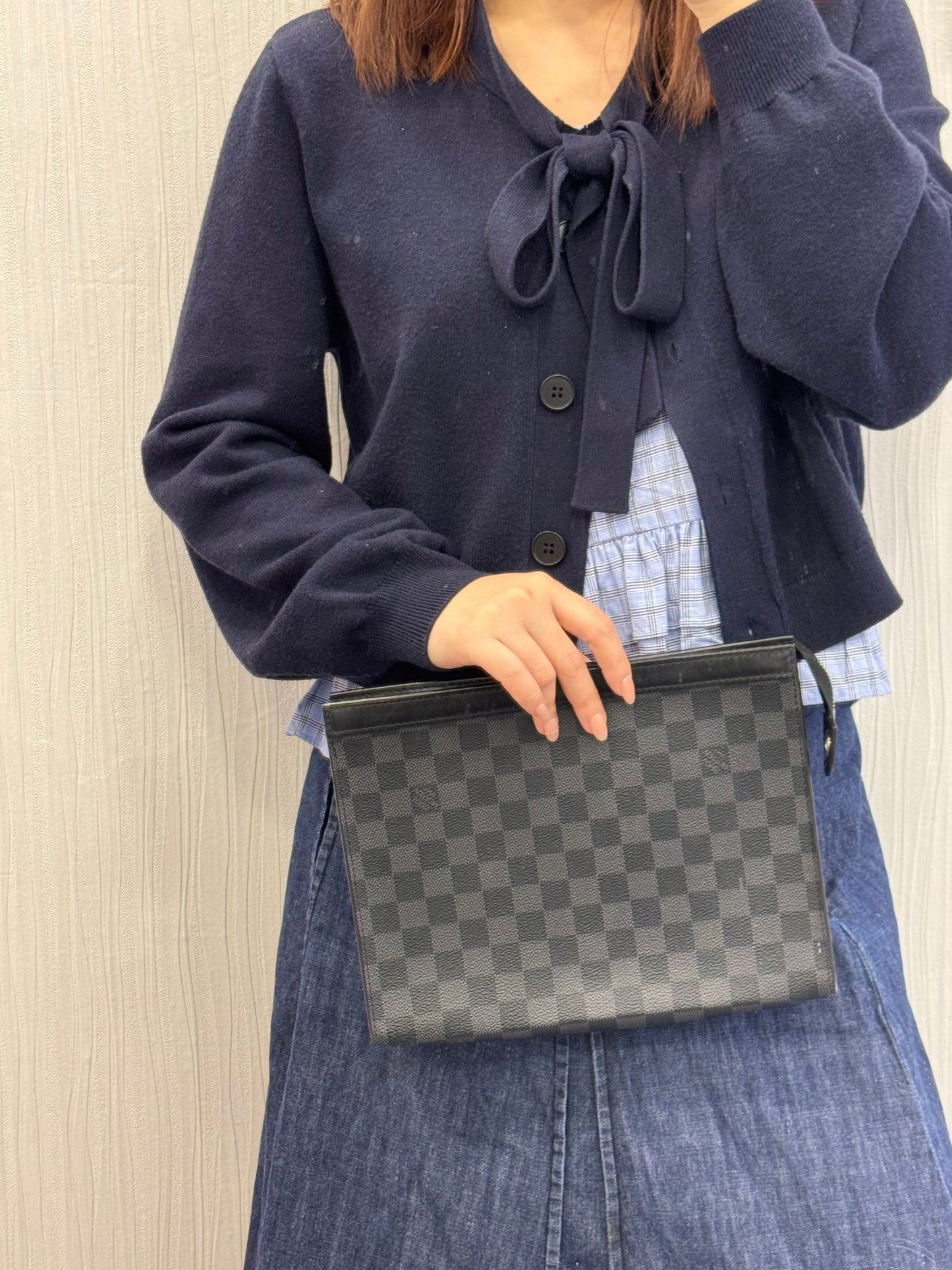 Louis Vuitton Damier Graphite Pochette Voyage MM Clutch (Pre-Owned)