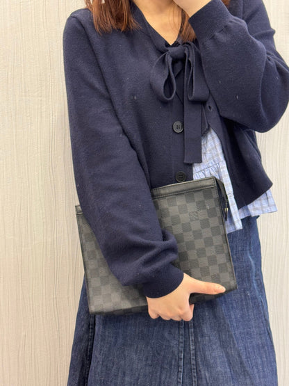 Louis Vuitton Damier Graphite Pochette Voyage MM Clutch (Pre-Owned)