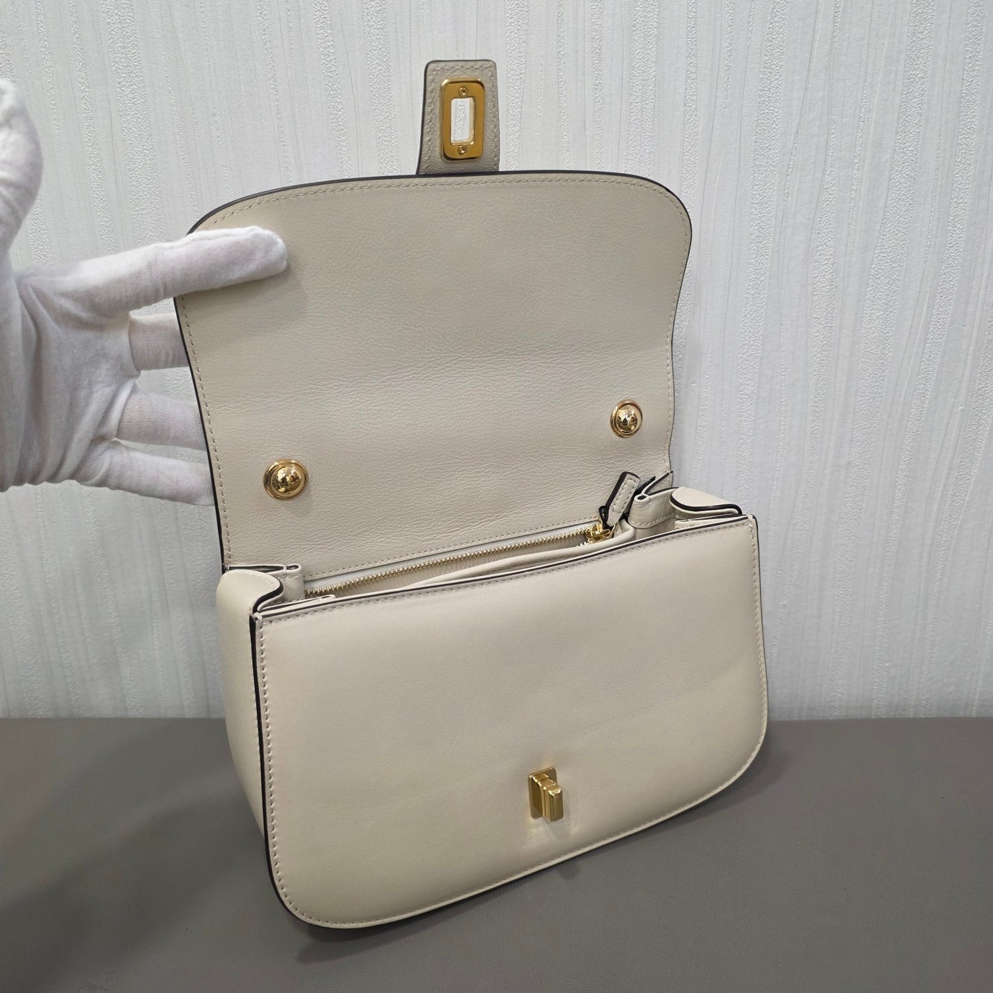 Gucci Blondie Small Leather Top Handle Shoulder Bag Ivory (Pre-Owned)