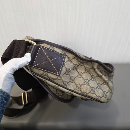 Gucci GG Supreme Canvas Messenger Bag (Pre-Owned)