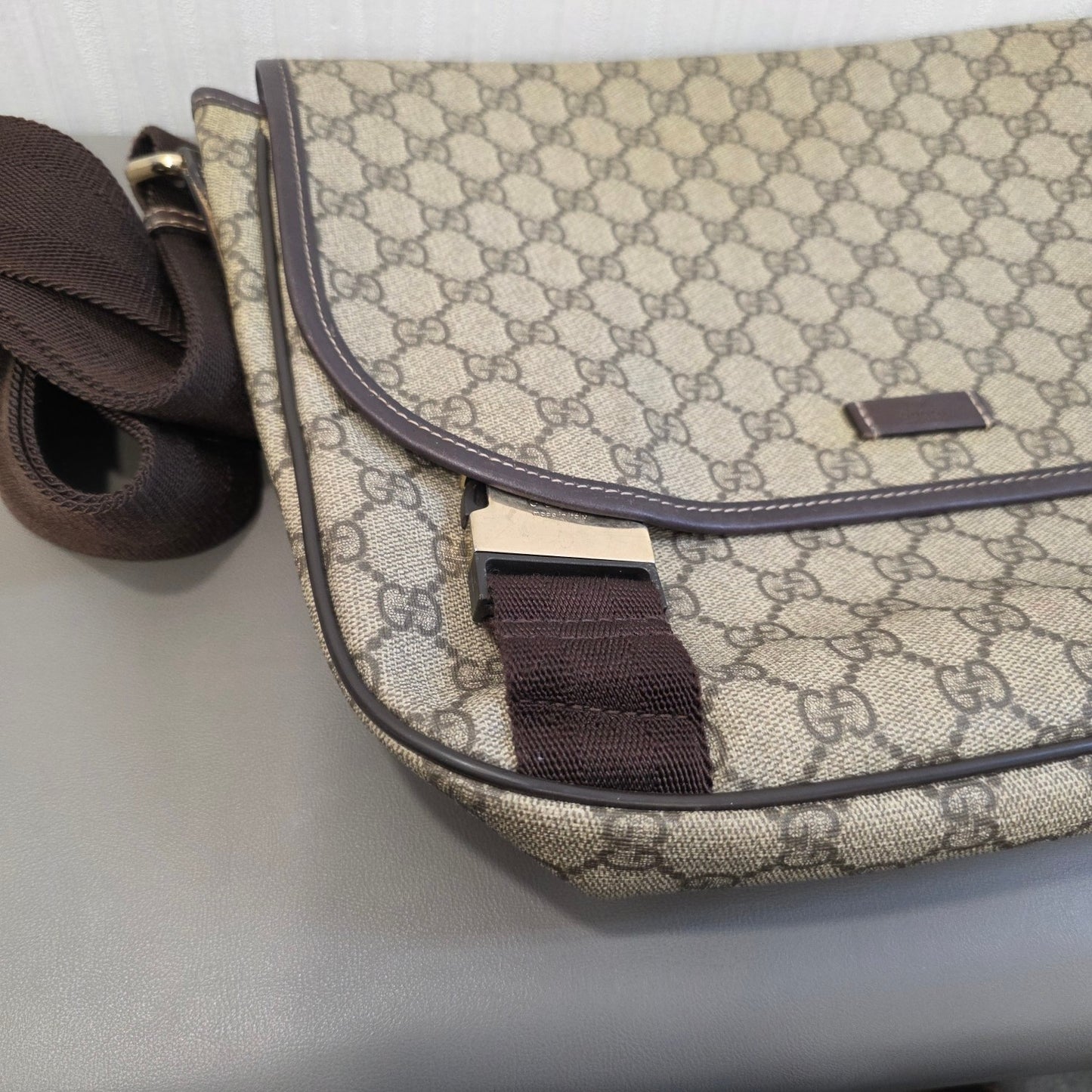 Gucci GG Supreme Canvas Messenger Bag (Pre-Owned)