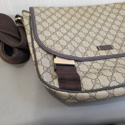 Gucci GG Supreme Canvas Messenger Bag (Pre-Owned)