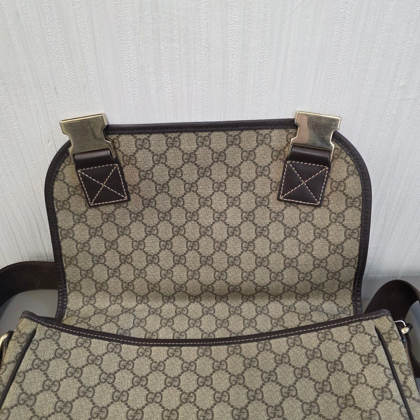Gucci GG Supreme Canvas Messenger Bag (Pre-Owned)