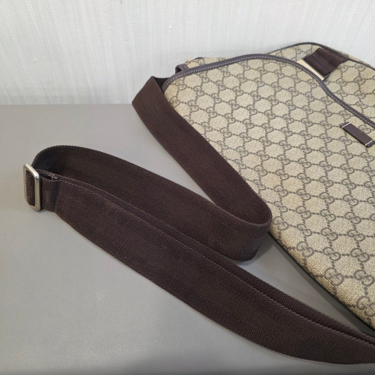 Gucci GG Supreme Canvas Messenger Bag (Pre-Owned)