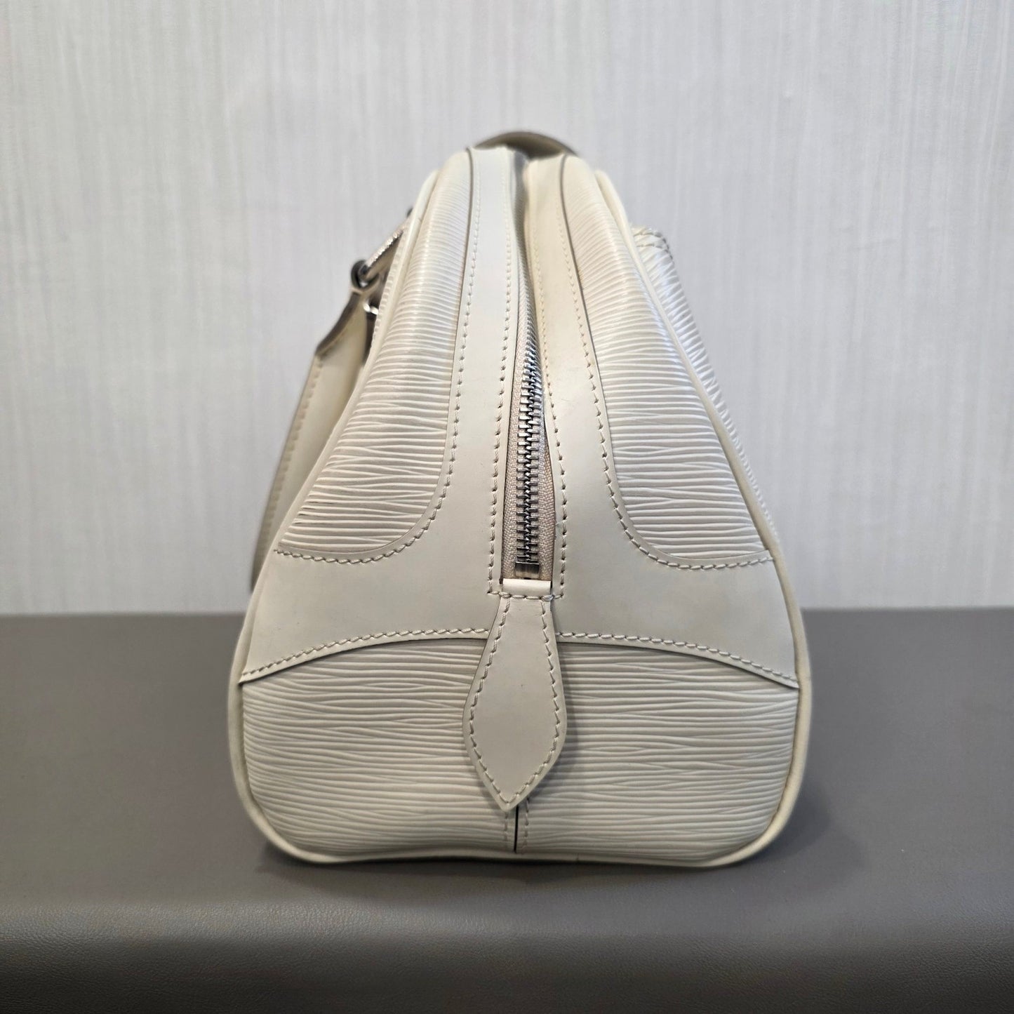 Louis Vuitton Epi Leather Montaigne Bag (Pre-Owned)