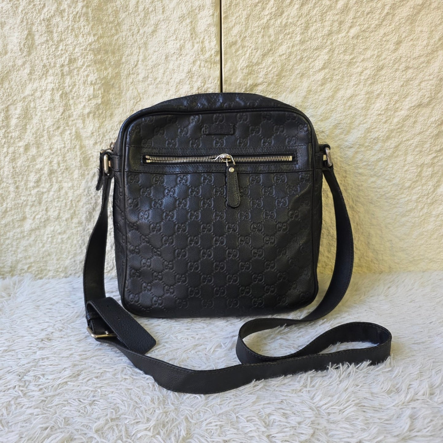 Gucci GG Guccissima Leather Messenger Shoulder Bag Black (Pre-Owned)