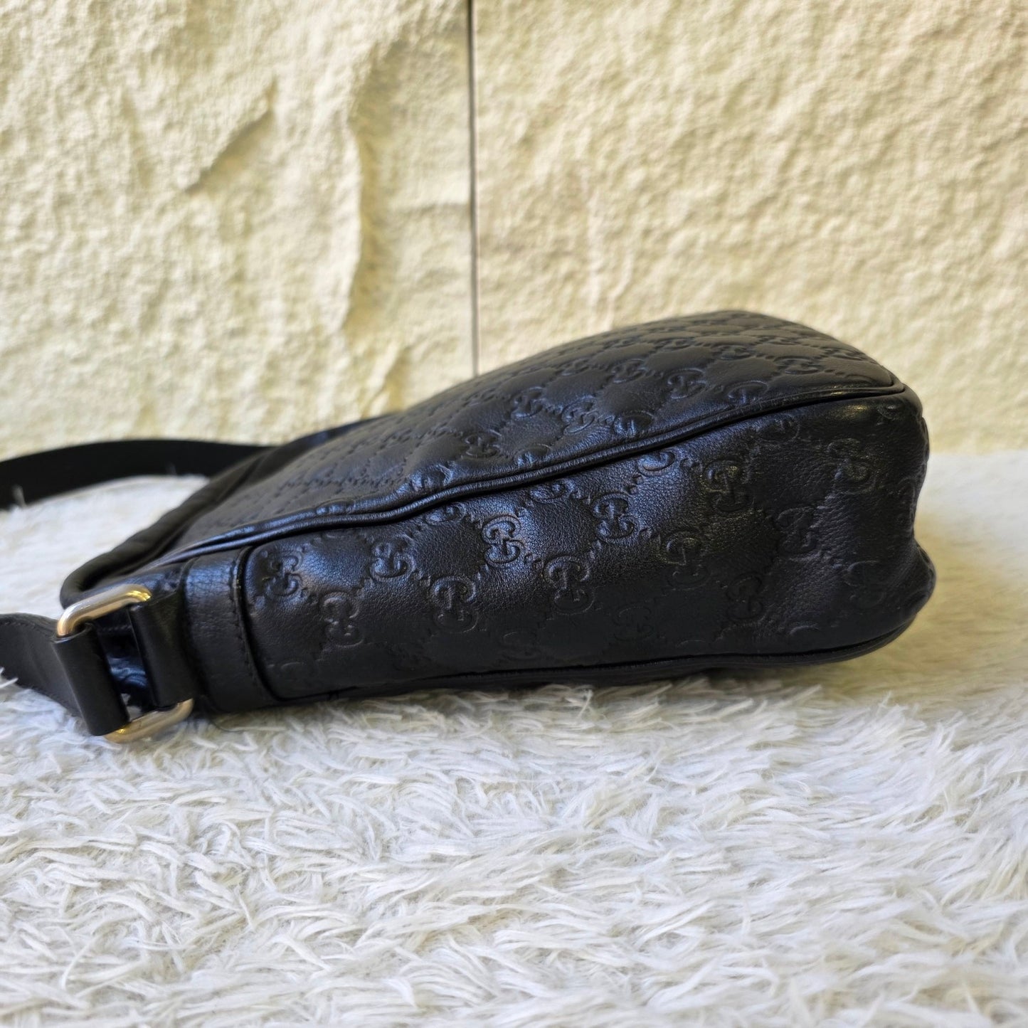 Gucci GG Guccissima Leather Messenger Shoulder Bag Black (Pre-Owned)