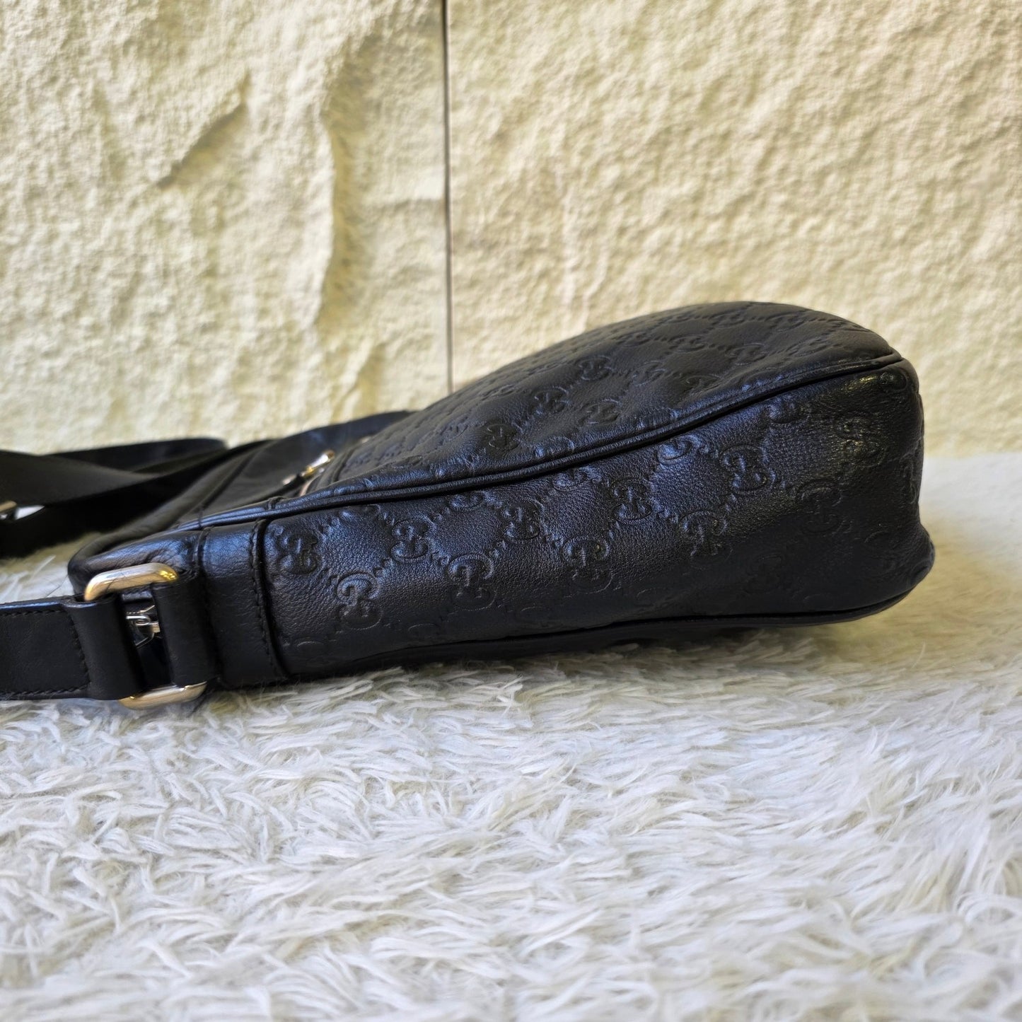 Gucci GG Guccissima Leather Messenger Shoulder Bag Black (Pre-Owned)