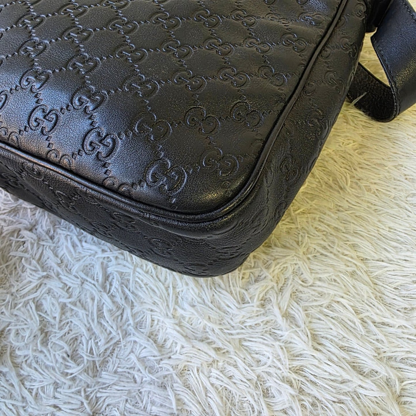 Gucci GG Guccissima Leather Messenger Shoulder Bag Black (Pre-Owned)
