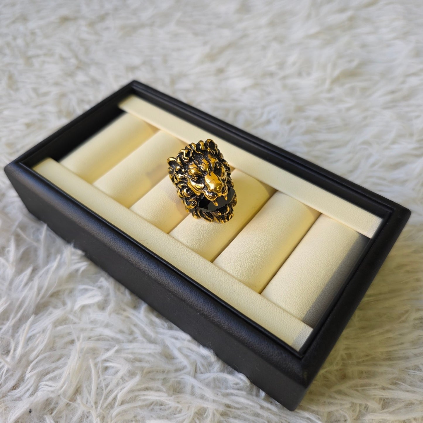 Gucci Lion Head Ring with Black Stone (Pre-Owned)