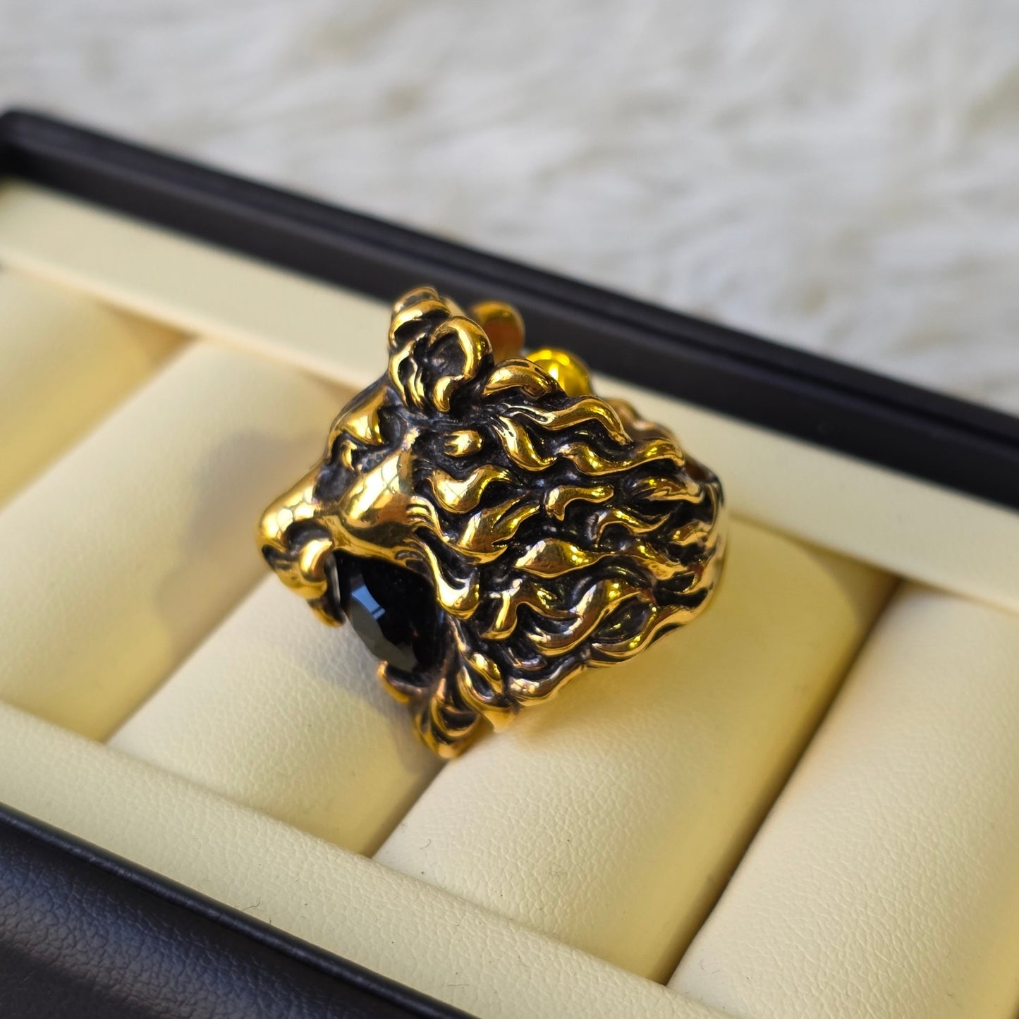 Gucci Lion Head Ring with Black Stone (Pre-Owned)